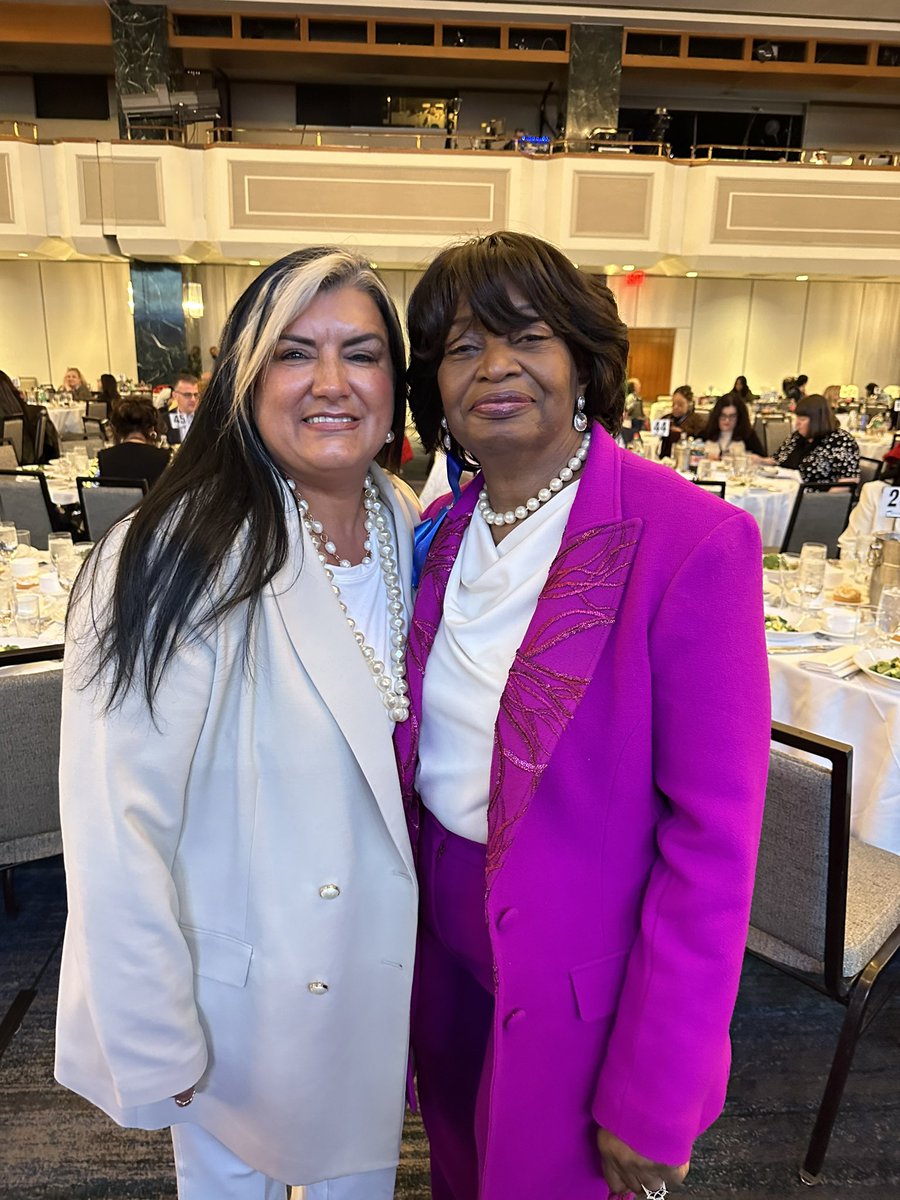 Evelyn DeJesus AFTExecVP 🇺🇸🇵🇷📚👩🏻🏫⛪️ tweet media