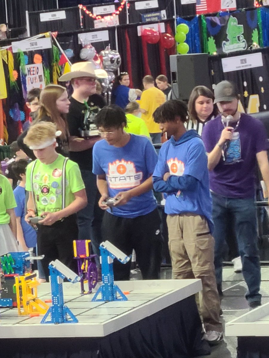 fresh_bowtie's tweet photo. Competition is heating up!  
@Gearcats1024
@FCVWildcats
@ltgoodnews
@TPF4YRobots 
#Roboticsstatechampionship https://t.co/nsiJL6BEwC