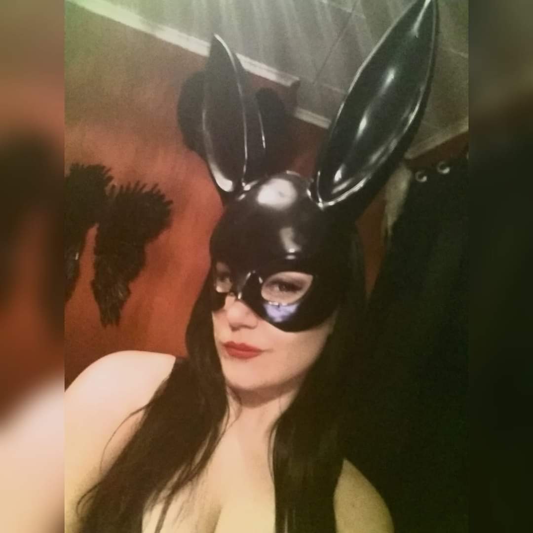 kittykat22's tweet photo. #NewProfilePic #alternative #goth #kinky https://t.co/Z1qQu0r7Hh