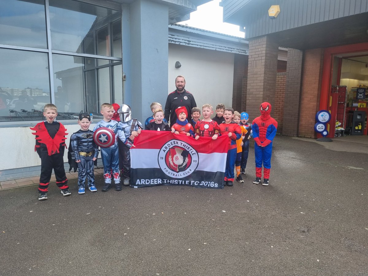 mrsemmacx's tweet photo. @Ardeer2016 Superhero sponsored walk ⭐️🦸🏽‍♂️⚽️🔴⚫️ So proud of these boys for their efforts and commitment. They managed to raise an amazing £61.34 in their bucket by passers by along the way! 👏🏽 Grand total pending... #weareardeer #superherowalk https://t.co/BidOtUfljN