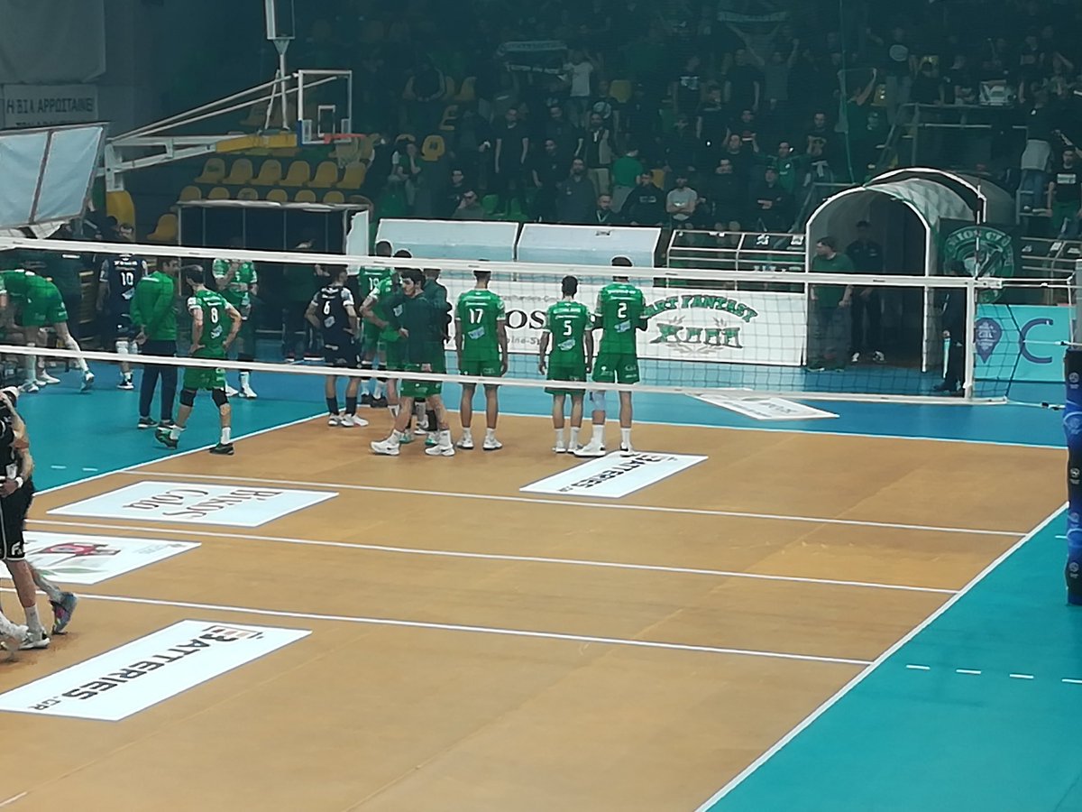 Nikos_Gkekas's tweet image. Κακή εμφάνιση και ήττα σε κρίσιμο ματς για τον #paovolley. Πλέον οι "πράσινοι" θέλουν 3 σερί νίκες για να προκριθούν στους τελικούς. Δύσκολη κατάσταση για το "τριφύλλι" που πρέπει να βρει άμεσα αντίδοτο (κυρίως στη κακή του ψυχολογία). #paopaok #volleyleague #paoac