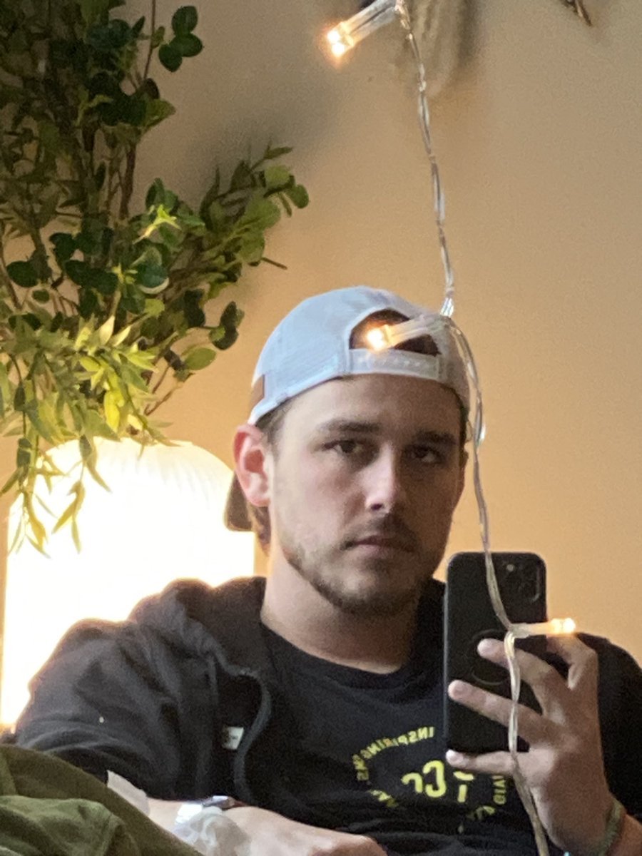 DillonWehde's tweet photo. Lazy eye going cause I’m tired https://t.co/AHhN8ftYT6