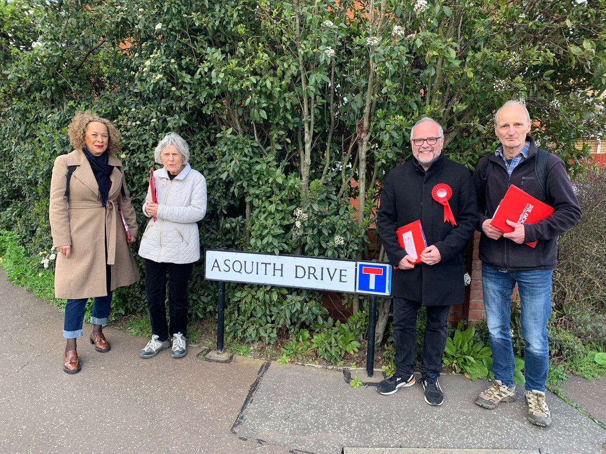 Thanks to the big turnout today in #Highwoods #Colchester we’ve spoken to hundred of local residents. Thanks to everyone who came to help! #labourdoorstep 🌹 
#BuildABetterBritain #BuildABetterColchester