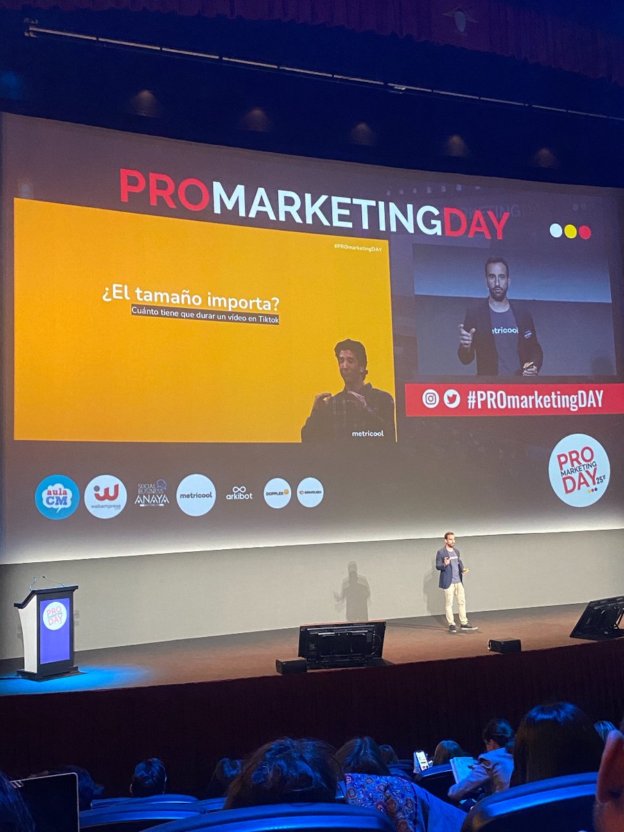 BisiestoEstudio's tweet photo. Es el turno de @jptejela , CEO de @Metricool_es , así que cogemos 📄 y 🖊 y nos ponemos a coger apuntes como locos 💛 #PROmarkeringDAY https://t.co/XozFDkWKKV