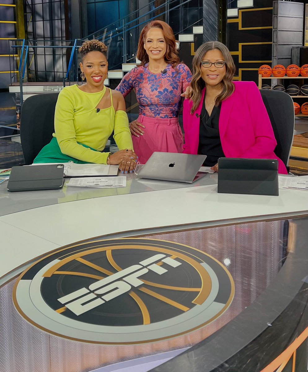 Why blend IN when you can BLIND em instead. This colorful crew holding down #Sweet16 action on ESPN and ABV today! Green w/ envy or tickled pink?