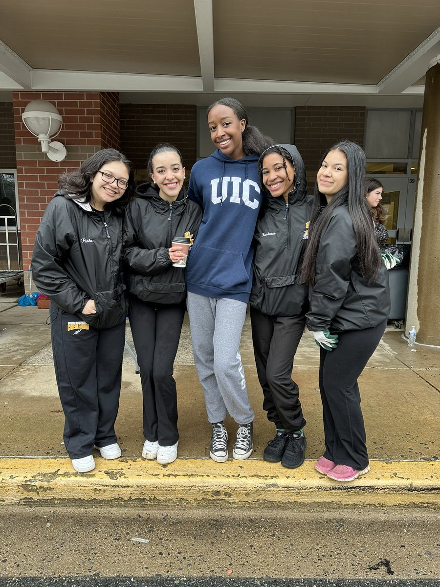 CoachTanyaRM's tweet photo. Big shout-out to my seniors here who are finishing out their @Rocket__Nation & #RMCheer career strong and still showing their high levels of dedication and commitment. Thank you!!
π«Άπππ€β₯οΈπ @RocketsSportsRM @RMHS_principal @RMathleticboos1 https://t.co/mZNM8equBt