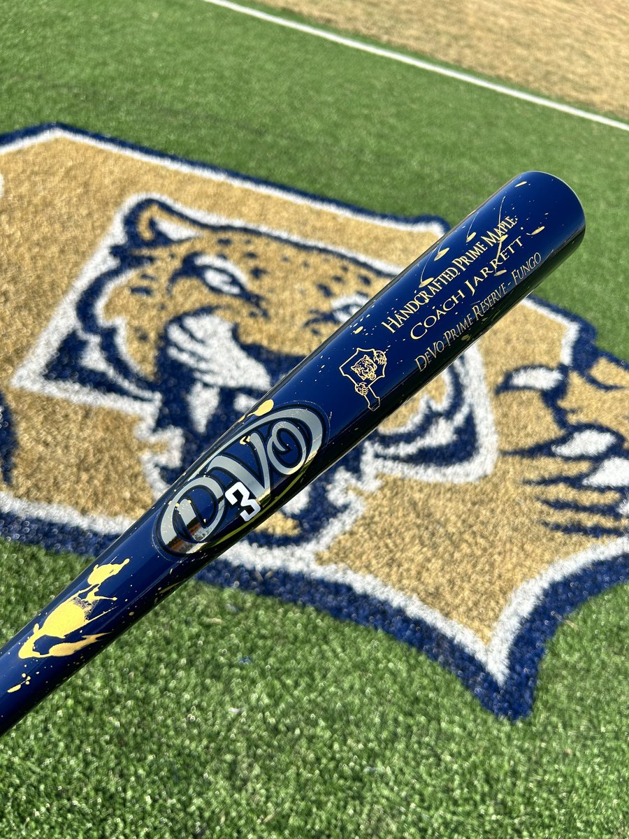 A Big Thank you to Jordan @DeVo_Bats_Inc for coming through on our fungos for our coaches this season!! If you haven’t gotten a DeVo Fungo bat it’s a must order for the 2023 season!!! Thank you Jordan and the DeVo Team!!! #GoJags