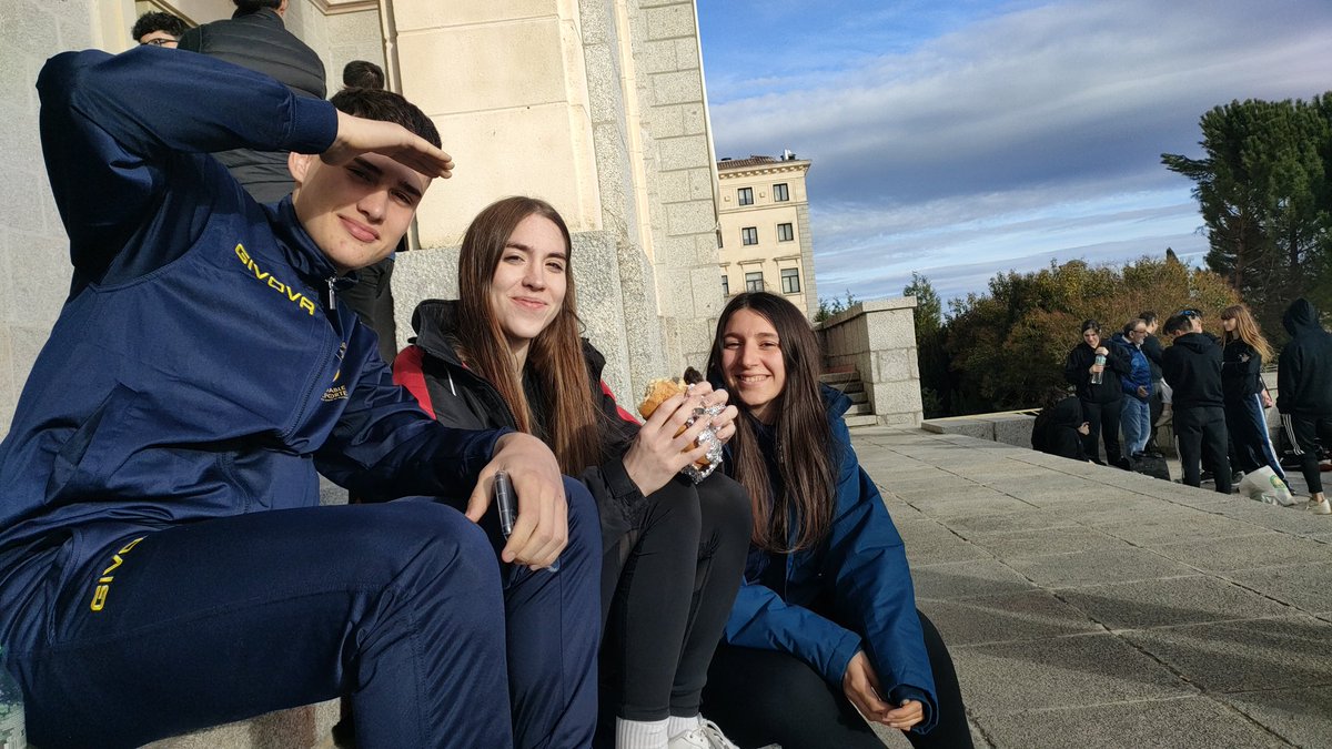 deportesupo's tweet photo. #CEU2023Taekwondo
Reponiendo fuerzas después de superar el ⚖️pesaje.💪💪💪
María Jiménez Lama, Julia Perales Chacón y Nicolás Jiménez Lama
Alumnos #UPO
Mucha suerte para mañana. https://t.co/hWHhakJYjR