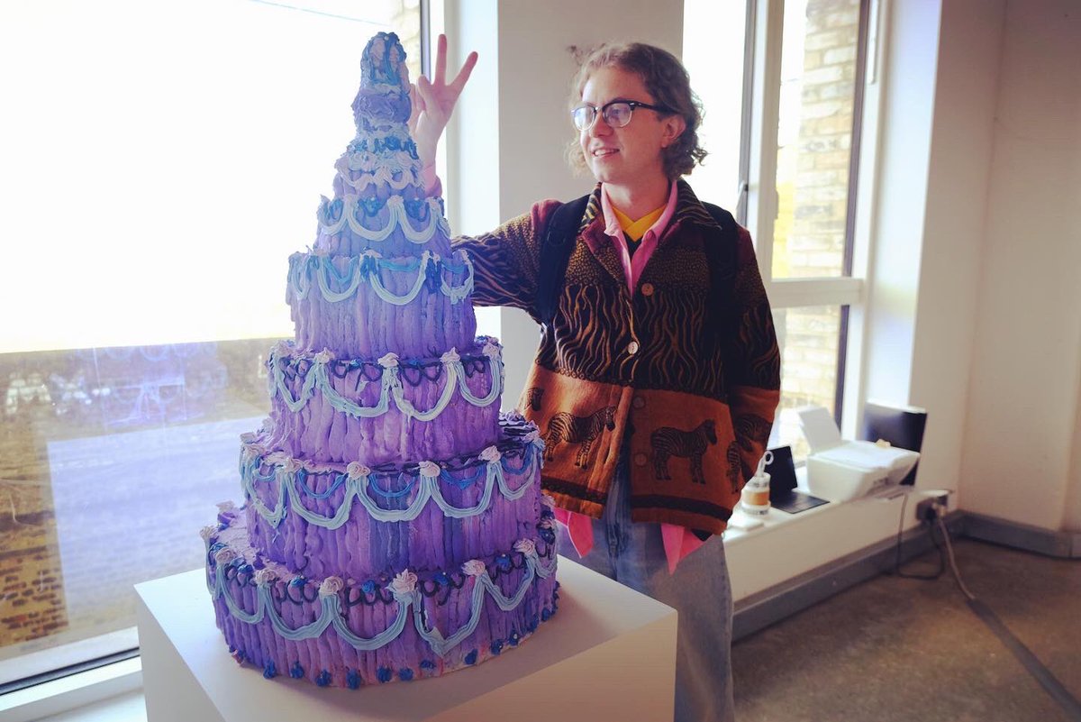 Jack_Kay's tweet photo. pink or blue? 🎀🦋
#eatme #ihavelayers 
#pinkorblue #blueorpink #birthday @guts_gallery https://t.co/ZHrS7VeaX3