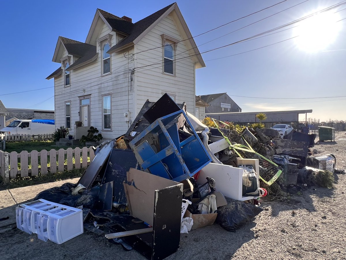 SupervisorAlejo's tweet image. Tremendous loss everywhere on #Pajaro! These were residents valuable items and now discarded because of water and mud damage! Families invited me into their homes to see the damage and losses!

¡Tremenda pérdida por todos lados en #Pajaro! ¡Estos eran artículos valiosos para los…