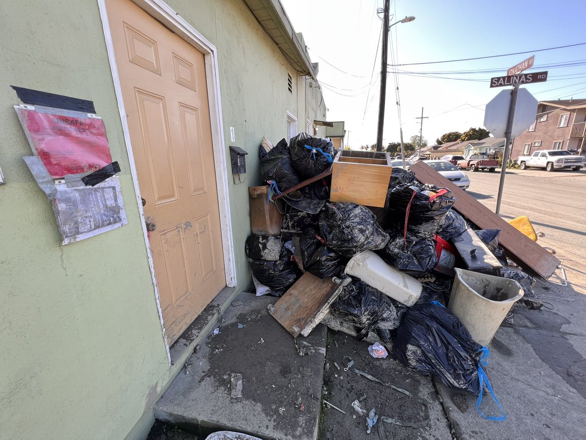 SupervisorAlejo's tweet image. Tremendous loss everywhere on #Pajaro! These were residents valuable items and now discarded because of water and mud damage! Families invited me into their homes to see the damage and losses!

¡Tremenda pérdida por todos lados en #Pajaro! ¡Estos eran artículos valiosos para los…