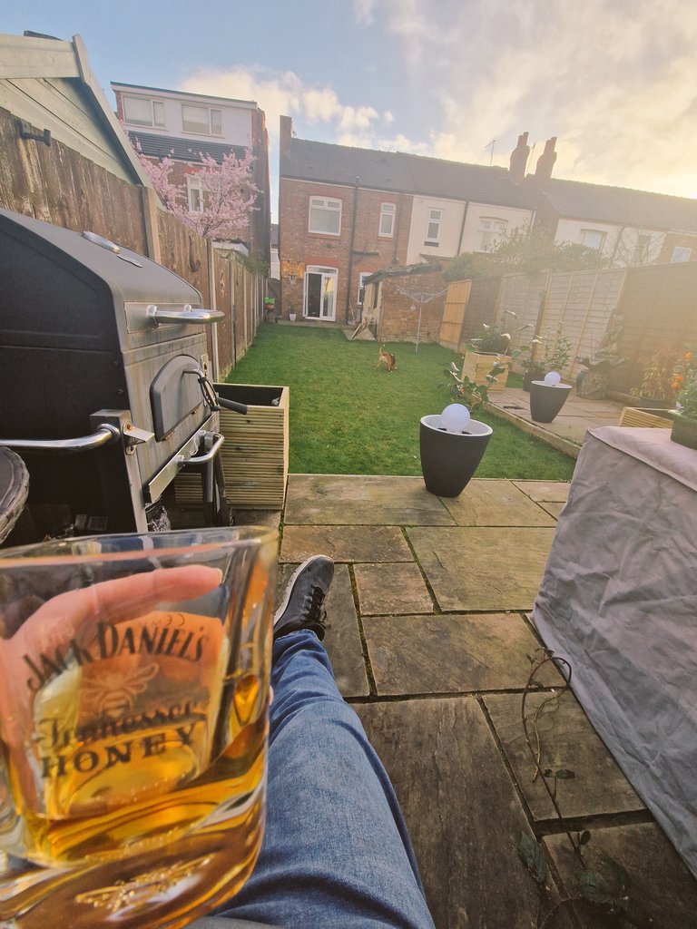 N0TINSERVICE's tweet photo. #SaturdayVibes #jack #legclub #scoobs
Enjoy your evening ๐ https://t.co/VMUiT90Rrq