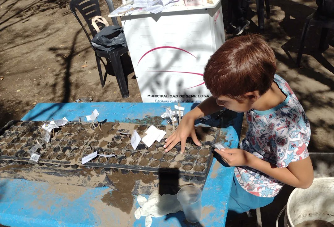 Siempre Apoyaremos cada Actividad que se propongan...

#TurismoPresente
#diamundialdelagua 
#intendenciapatriciafernández 
#accionesquetransforman 

Gracias @MinProdIndNQN por colaborar con las semillas repartidas 🌱

'El agua que le damos a las plantas, jamás tiene desperdicio'