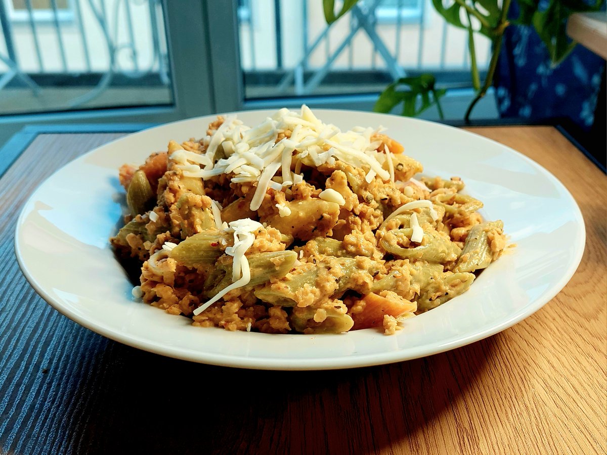 Project: Karl's VGang Timeline 🌱
year_2_day_95 - first time cooking with 'No Milk'
___
| ingredients: soya mince, ginger, garlic, spices, No Milk, penne tricolore, creme, nutmeg___|

#govegan #vgang #karlsvgang #vegan #veganfood 💚
<a href="/Dekarldent/">Dekarldent 🌱</a>

!B