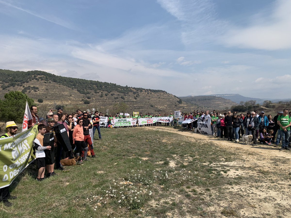 Unitspelpoble's tweet photo. El projecte MAGDA i la MAT passarà fregant el nostre terme, i a cabanes no volem projectes especulatius del capitalisme energètic.
Manifestació a Cinctorres (els Ports)
#NiMAGDA #NiMAT https://t.co/jVo9fdbxKE