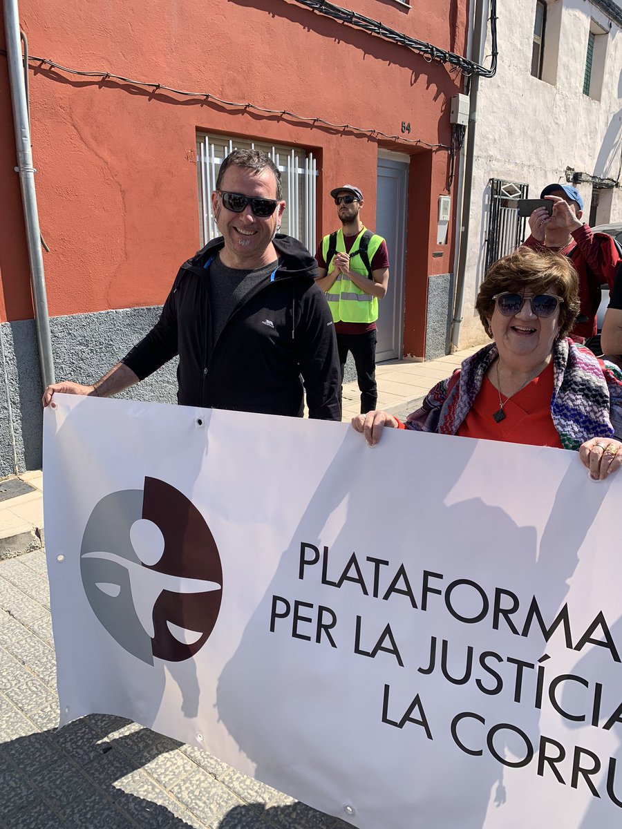 Unitspelpoble's tweet photo. El projecte MAGDA i la MAT passarà fregant el nostre terme, i a cabanes no volem projectes especulatius del capitalisme energètic.
Manifestació a Cinctorres (els Ports)
#NiMAGDA #NiMAT https://t.co/jVo9fdbxKE