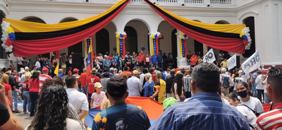 ¡En #Táchira las y los honestos somos más! 

🚩 Pueblo unido con nuestro Presidente <a href="/NicolasMaduro/">Nicolás Maduro</a> en la lucha contra la corrupción ✊🏻

<a href="/PSUVTachira/">PSUV Táchira</a> 
#VenezuelaContraLaCorrupción