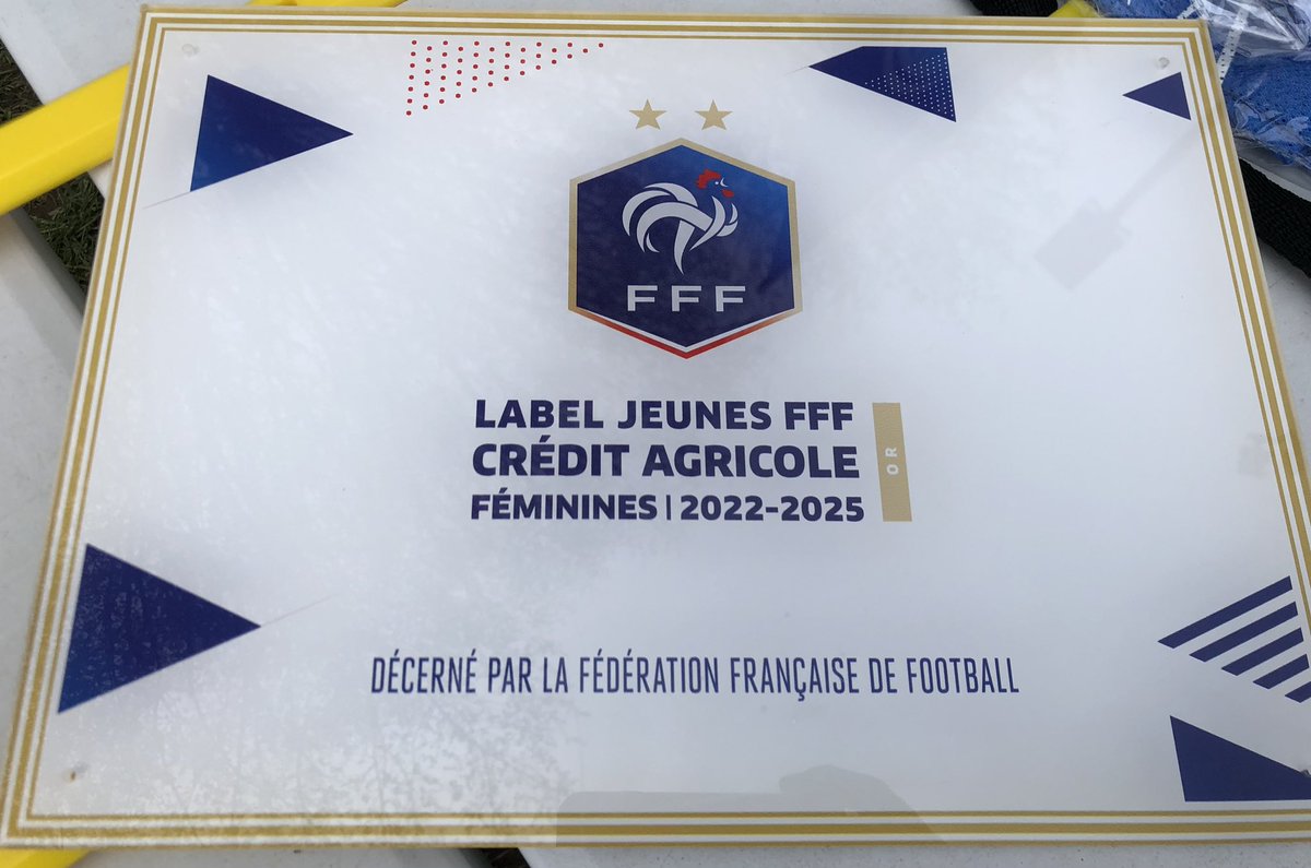 vsaulnier53200's tweet photo. Félicitations aux responsables #Ancienne @chateau_gontier 1er club labellisé Jeunes #OR Féminin du département de @lamayenne par @FFF @DistrictFoot53 @LigueFootLFPL Un engagement permanent pour la formation l’animation l’emploi et la compétition féminine sur le territoire https://t.co/NdPwqS8eha