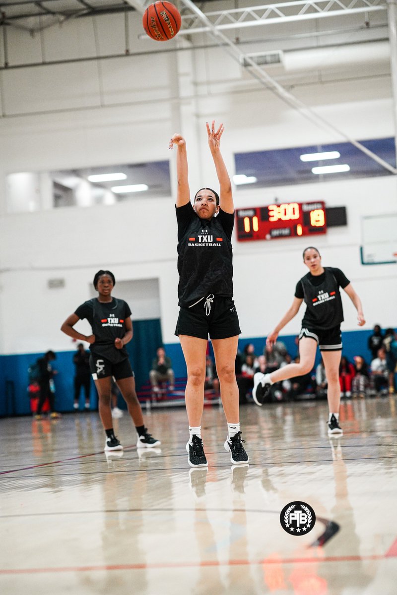 PassThaBall's tweet photo. π€©Texas U Edition
π₯Watch Live https://t.co/AzNWkDwitC
@TXUBasketball x @dfwelite #MarchFest https://t.co/HfXT3oqpRt