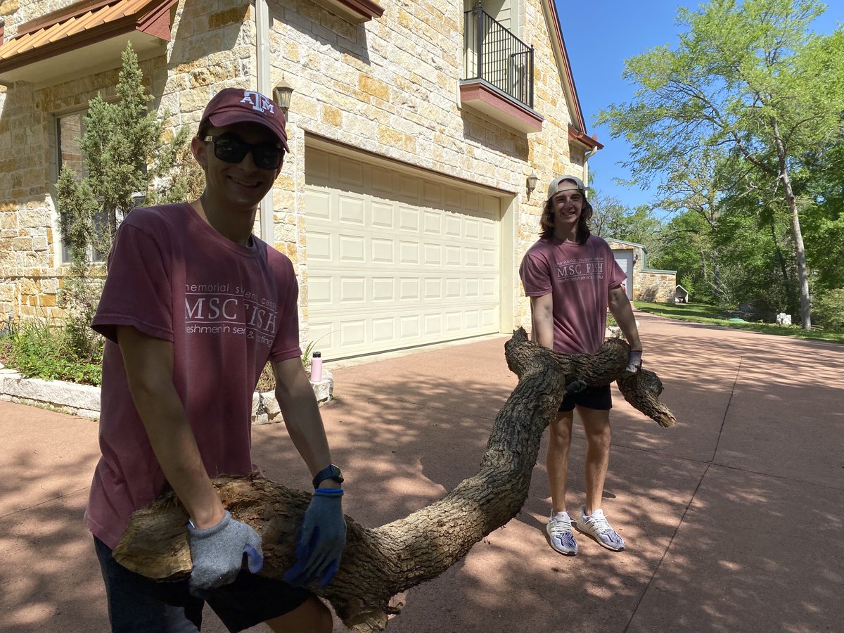 MohtarRabi's tweet photo. @tamu big event ⁦@MSCFISH_KFD⁩ ⁦@MSC_FISH⁩ thank you TAMU students for helping clean back yard. Over 15000 yes thousands participated in community service today. https://t.co/UTzLbElLys