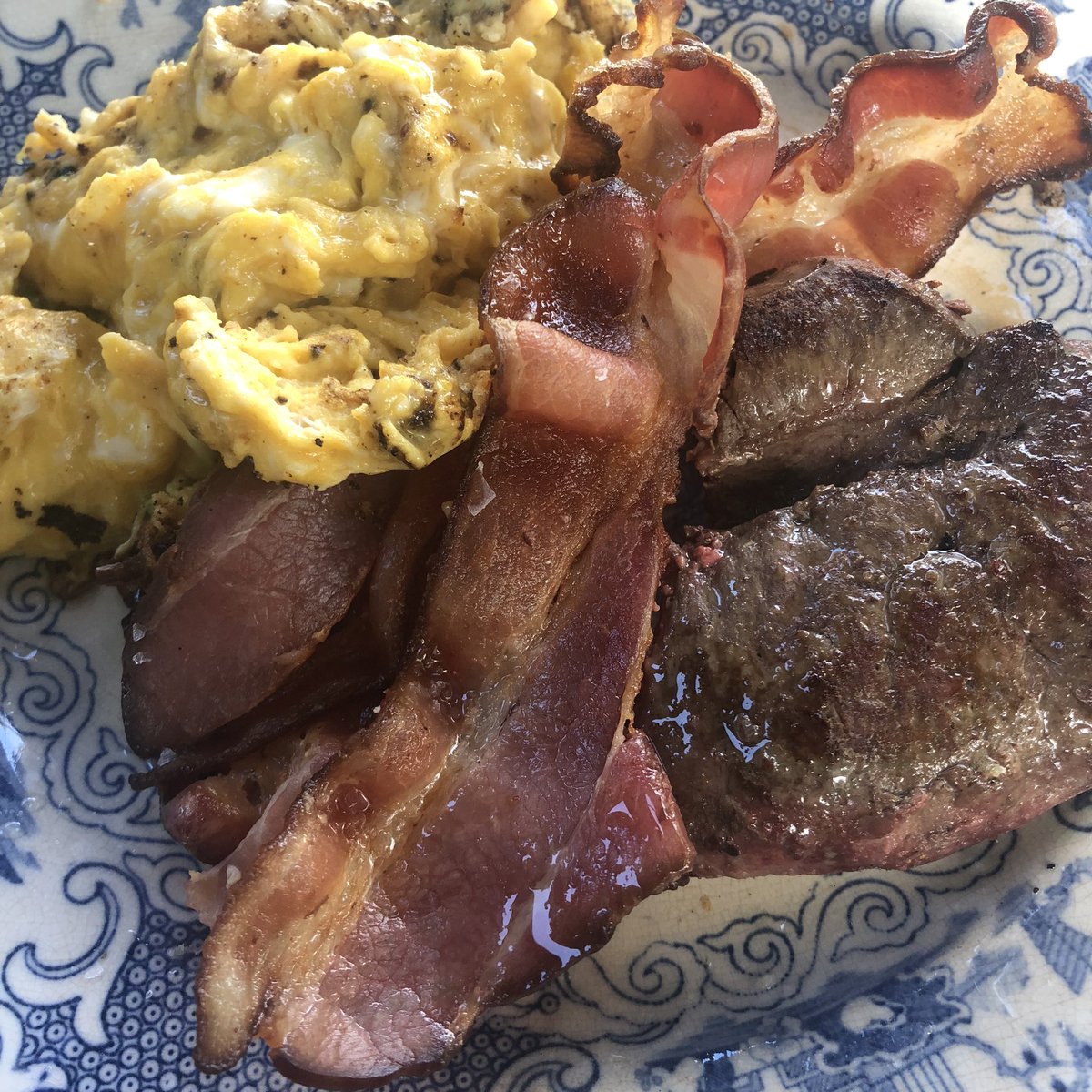 VeganRecovering's tweet photo. Breakfast of Champions:
Beef liver, bacon and eggs. #carnivorediet #iron #vitaminb12 #ancestraldiet #ProperHumanDiet #veganrecovery https://t.co/BXcxoXXpZs