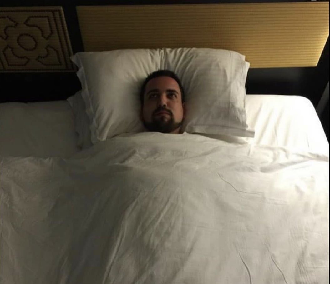ZoneDesTweets's tweet photo. Personne : 

Moi la nuit : 
« J’ai 6 heure 24 minutes de sommeil si je dors maintenant ». https://t.co/PeDKOayTW9