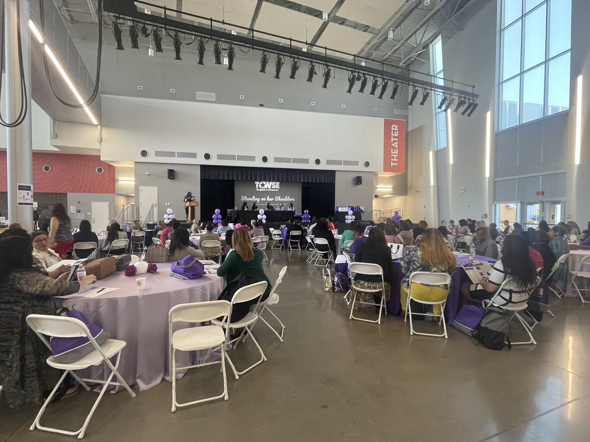 maty_orozco's tweet image. Saturday inspiration @R4TCWSE learning, sharing and growing. #standingonhershoulders #springconference #inspiration #learning #tcwse
