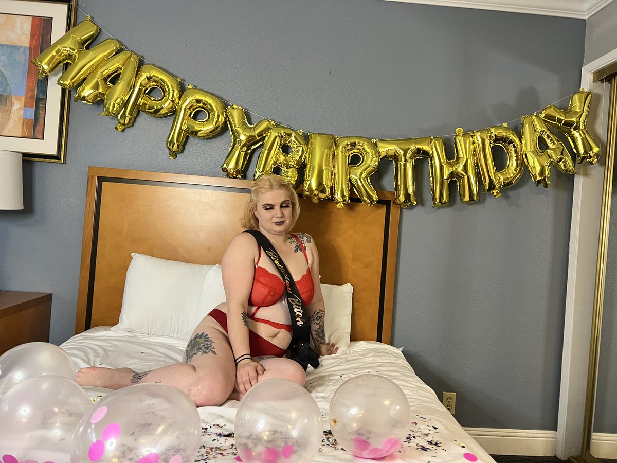 PoisndPrincxss's tweet photo. Sub to my free onlyfans account 

https://t.co/izTfKiTbxY https://t.co/hztRY7MrRG