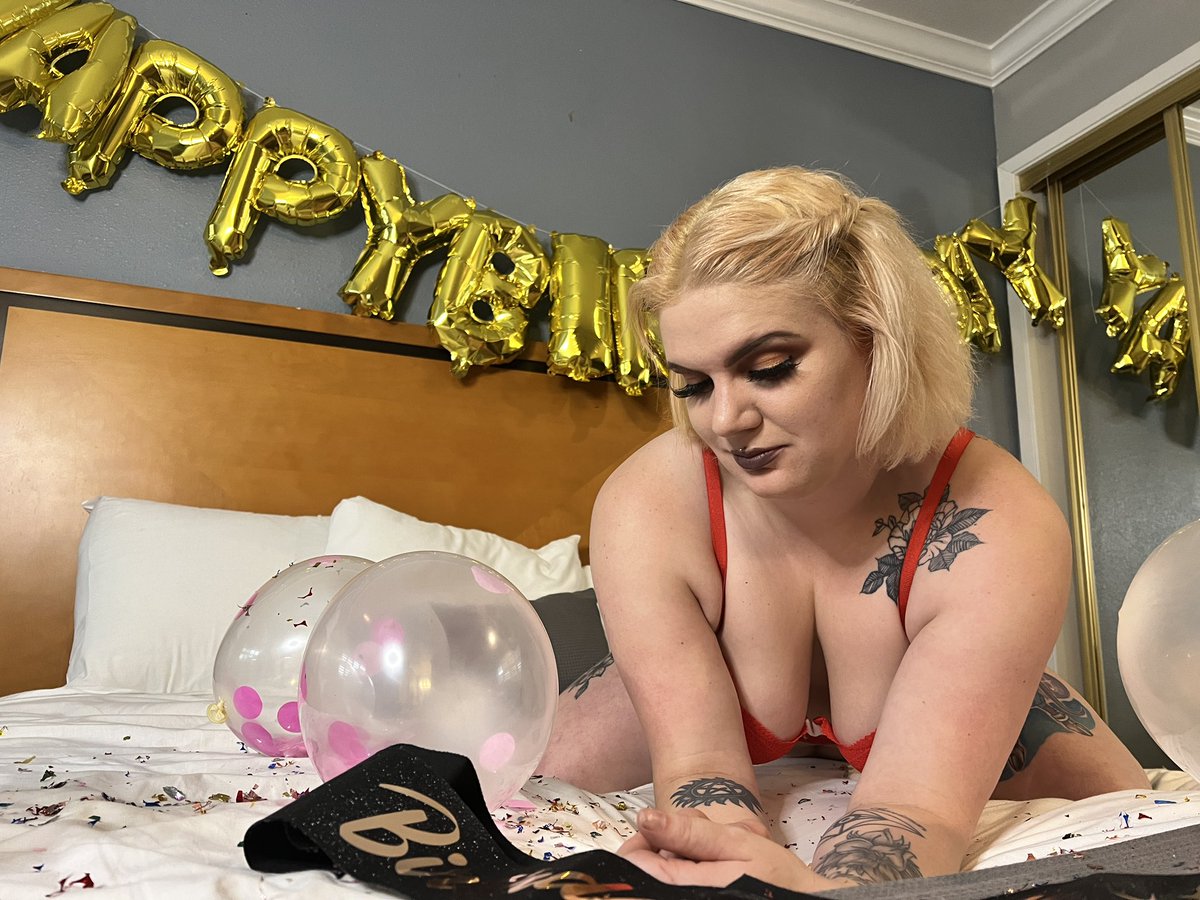 PoisndPrincxss's tweet photo. Sub to my free onlyfans account 

https://t.co/izTfKiTbxY https://t.co/hztRY7MrRG