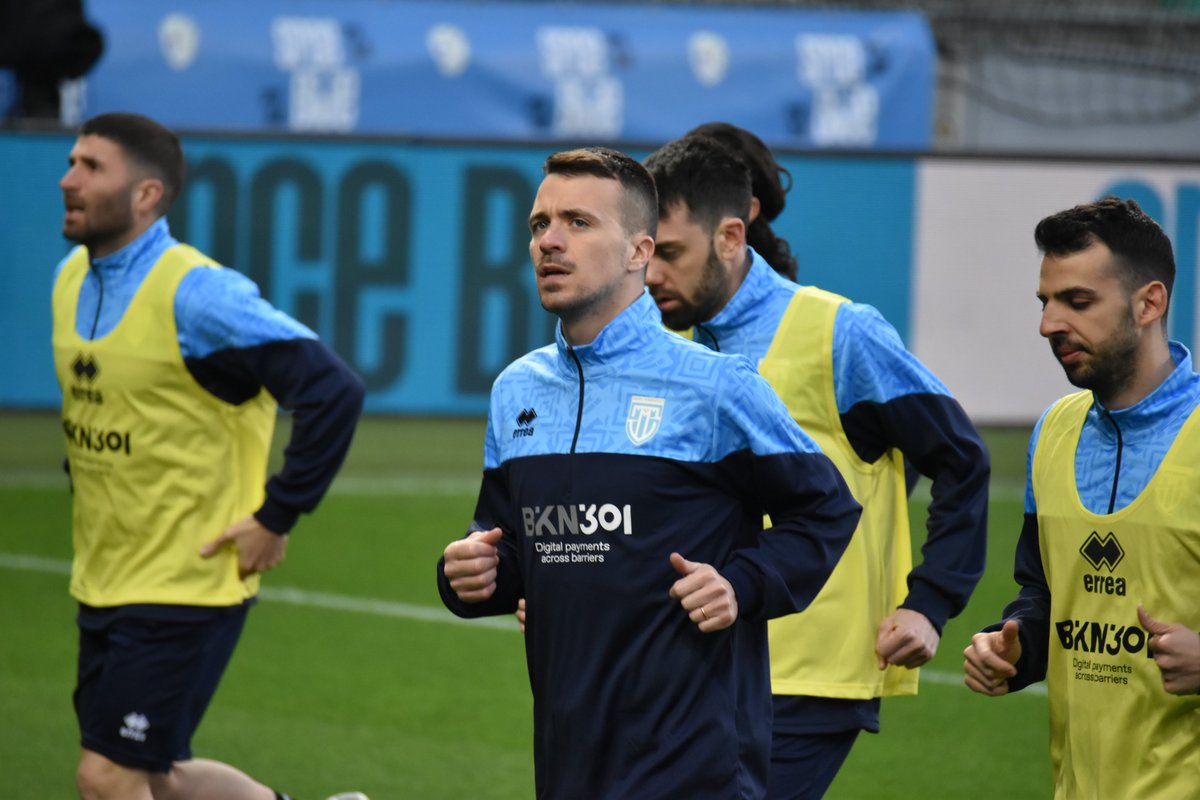 FSGC_official's tweet photo. 🔜 | Titani in campo per la rifinitura alla vigilia di Slovenia-San Marino. Domani, alle ore 18:00, la sfida ufficiale valevole per le Qualificazioni agli Europei di Germania 2024!
►https://t.co/1hM7nmIX2c
#EuropeanQualifiers #SLOSMR #forzatitani #forzasanmarino https://t.co/hgQE0NjGTP