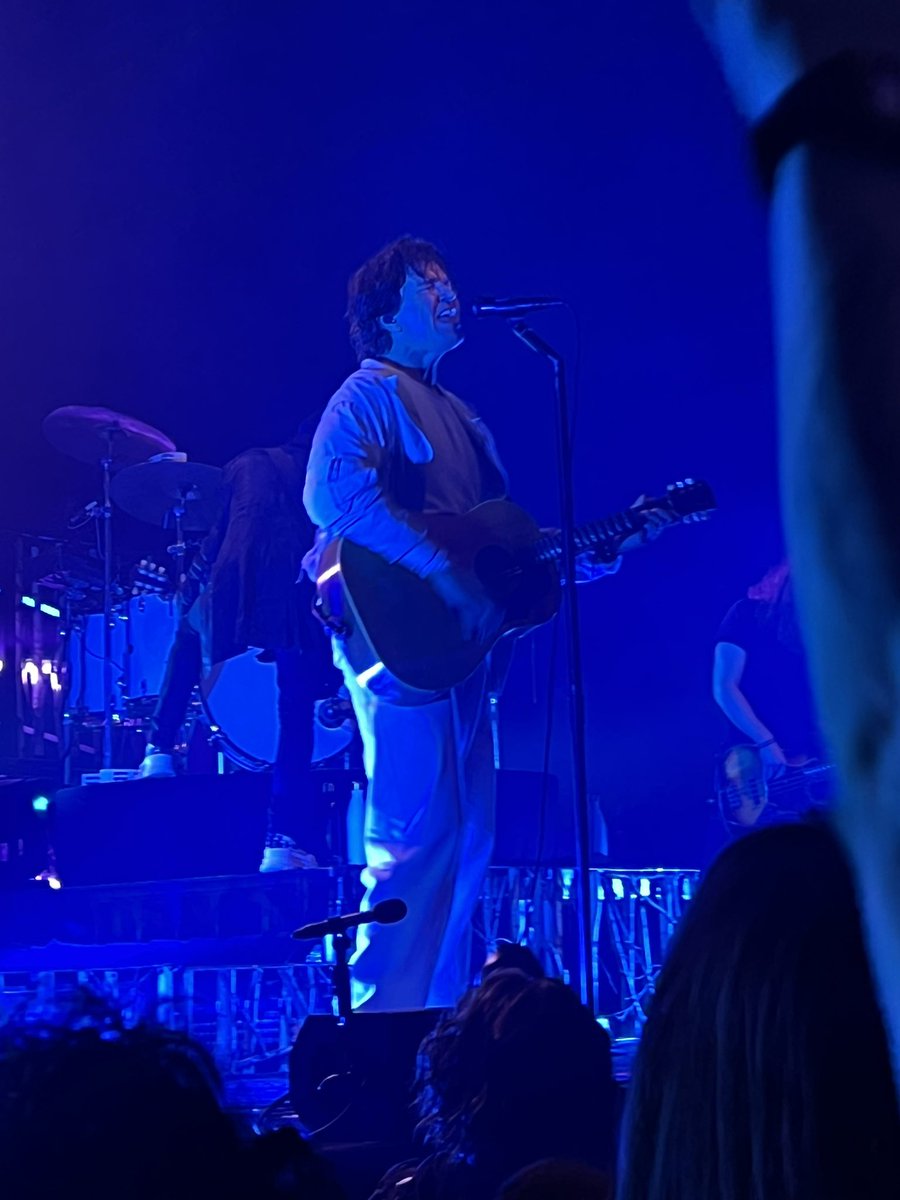 sfanfera's tweet photo. @ThirdEyeBlind @stephanjenkins my favorite shots from last night https://t.co/qhZNrYBVvw