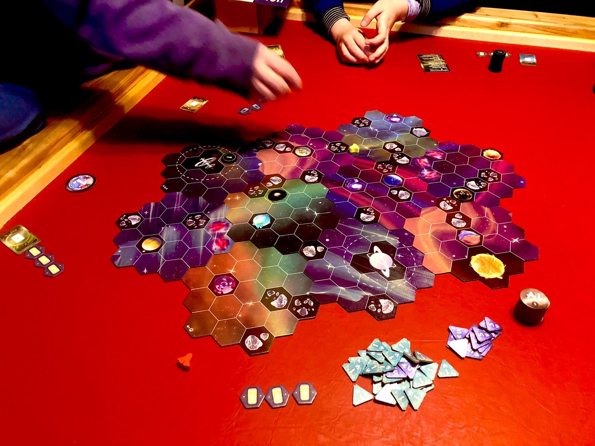 MeepleDungeon's tweet image. Playing one last game of Wormholes with the family before we record our review episode after lunch 🤘⚔️🤘
@alderac #WeMakeFun