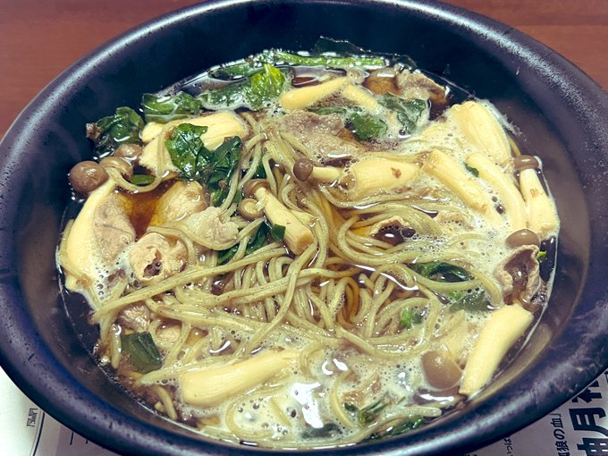 キノコとほうれん草と豚肉の蕎麦を作りました。 