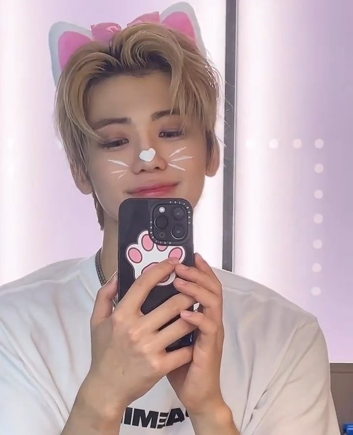 najaeminedit's tweet photo. i love him ♡ https://t.co/gkK9UbKken