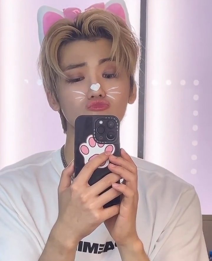 najaeminedit's tweet photo. i love him ♡ https://t.co/gkK9UbKken