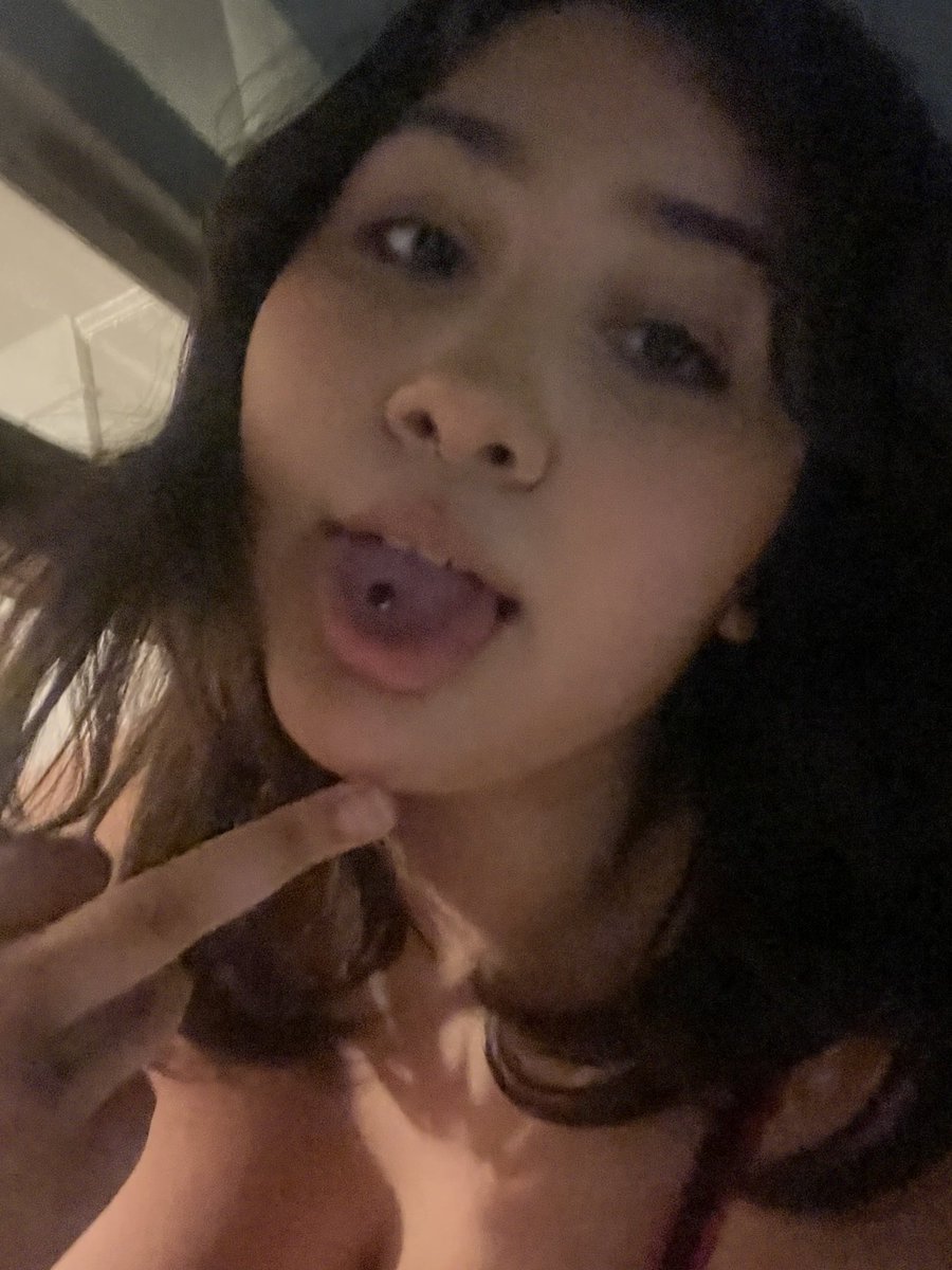 PrincessLessi's tweet photo. beg for my attention simps 🤣🤭

findom domme humanatm walletdrain https://t.co/FmgcpSAgel