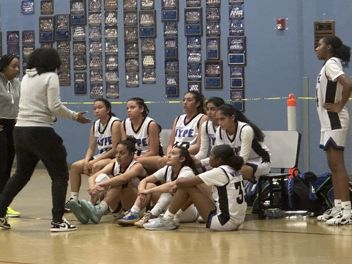 First game Arizona Black 16u: 46 Sun Hype 15u: 44 Girls fought back being down 11, to tie the game with 22 seconds left but fell short in the last 4 seconds! @AllisonDeLaO3 21 points c/o 2028 @Ball4lJ 14 points c/o 2026