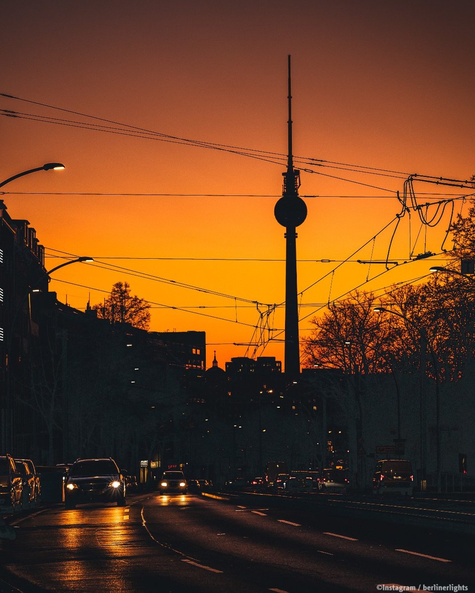 visitberlin's tweet photo. Berlin, we 🧡 you!

📸 Instagram / berlinerlights 

#visitberlin https://t.co/yNxhpfHsrd