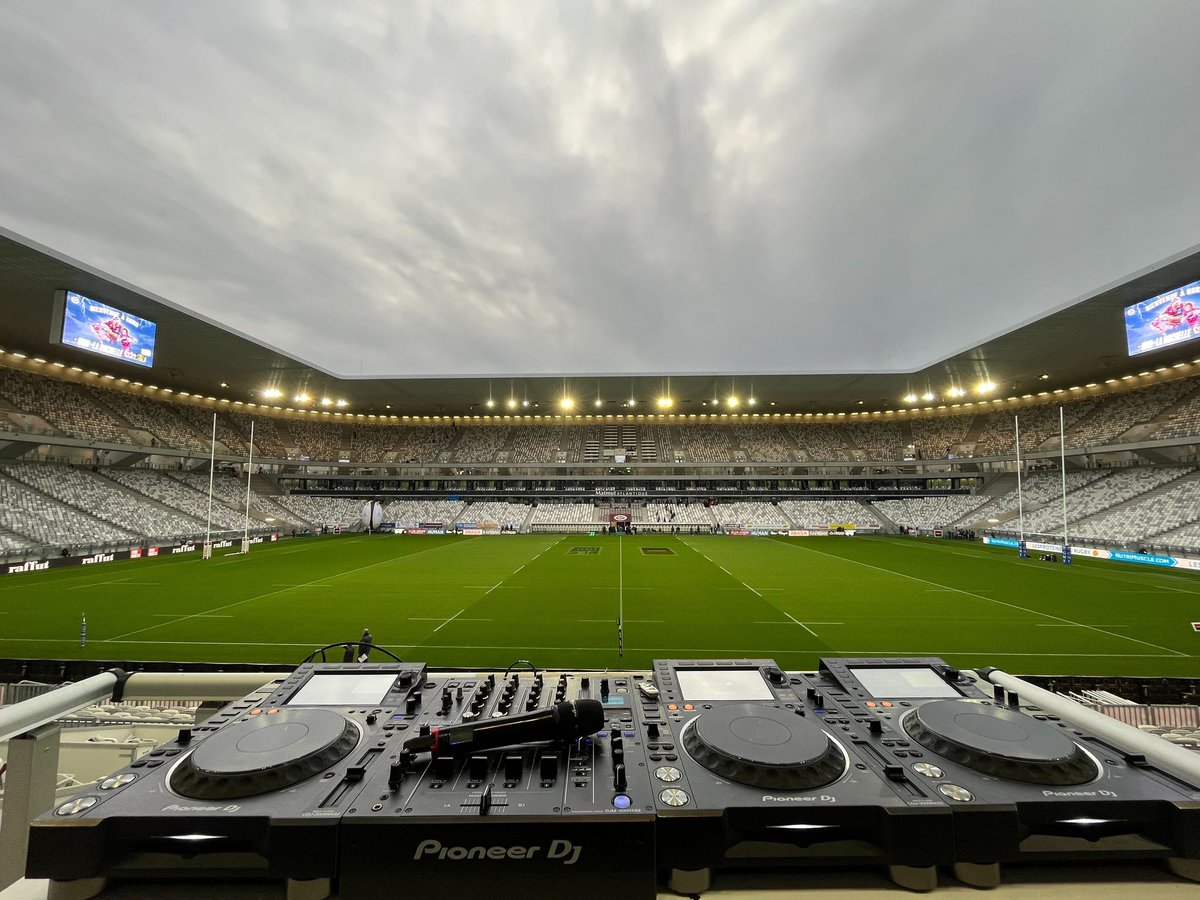 En direct du @MatmutAtl, nos équipes se préparent pour le #DerbyAtlantique 
🏉 UBB × Stade Rochelais 🏉
