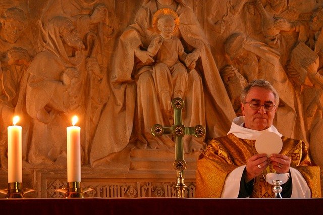 FranzSchwald's tweet photo. Ja, ich komme, um deinen #Willen zu tun. So hebt #Christus das erste auf, um das zweite in #Kraft zu setzen. Aufgrund dieses Willens sind wir durch die #Opfergabe des #Leibes #Jesu #Christi ein für allemal geheiligt. https://t.co/L99WrHS7Jh