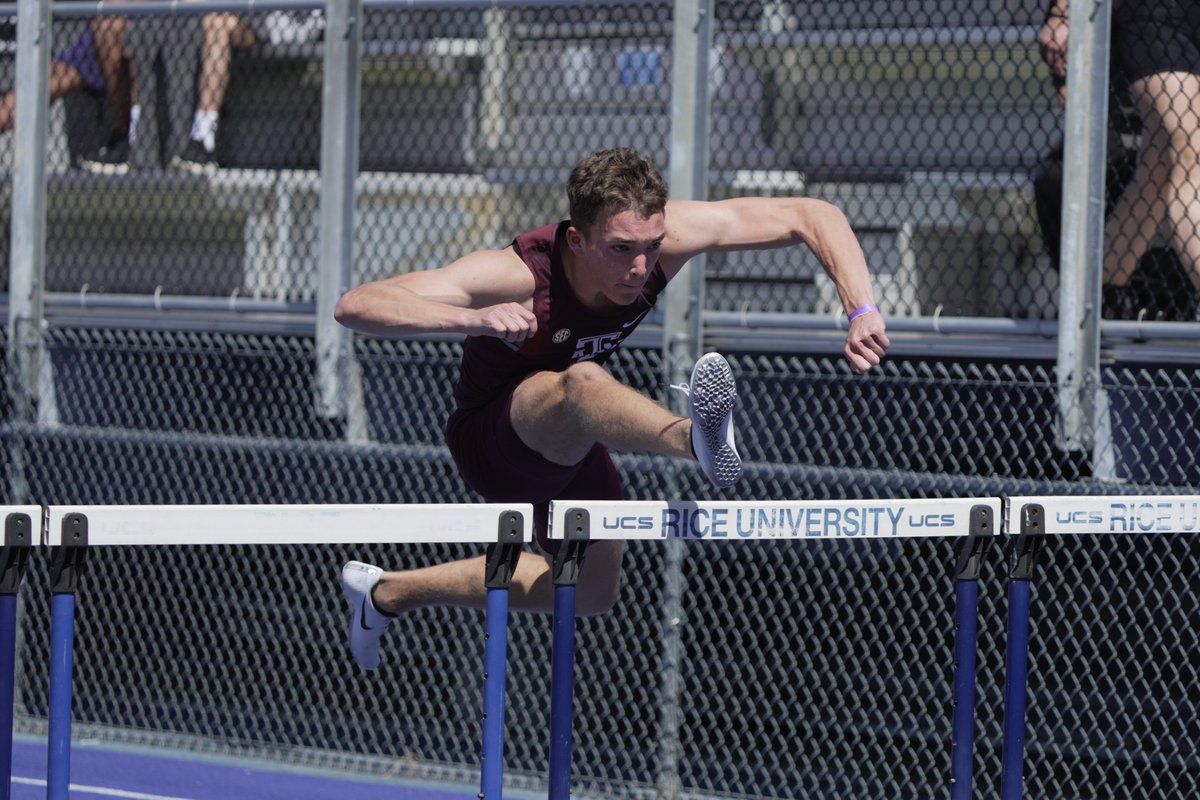 Hendrick Hundl takes the win in the 110m hurdles (B) with a personal best time of 14.69 👏

#GigEm