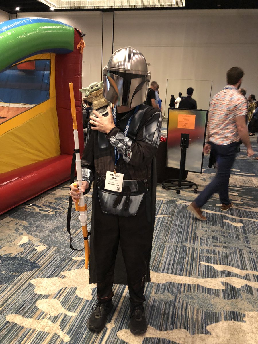 i_c_sound's tweet photo. And the Mandalorian dropped in @zedunow #UltraCon23 @AIUM https://t.co/cQ0oEyyp2R