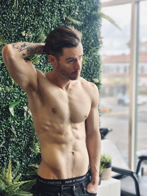 What are we doing this weekend? 😊 https://t.co/liyldrp9tm