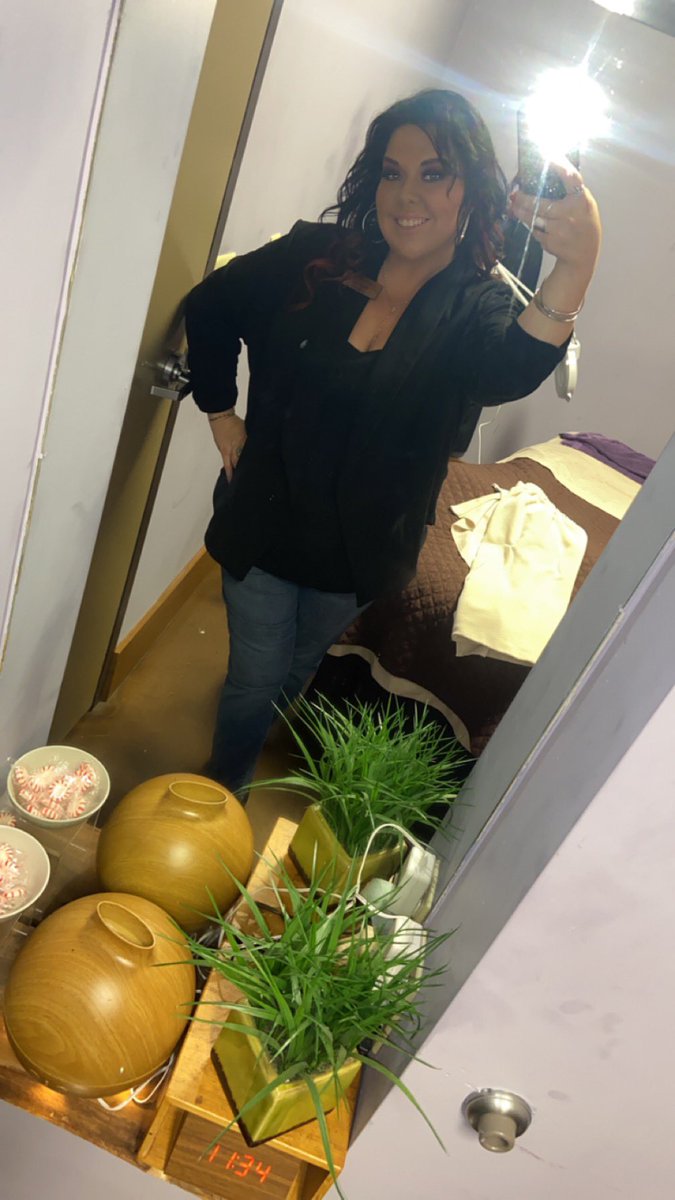 GlamDivaInc's tweet photo. HAPPY SATURDAY MY GLAMMY LUVS!!! #TheGlamDiva #MUA #skincareSpecialist https://t.co/l8U7QoBZUm