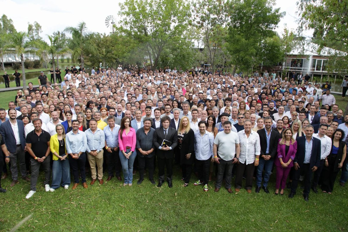 davidurbani1's tweet photo. @LLibertadAvanza tiene estructura.
@JMilei  tiene en quién confiar. https://t.co/9rWyurJP5m