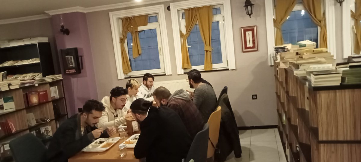 MGKitapKahve's tweet photo. MG Kitap Kahve'de askıda iftar programı. https://t.co/59AQFAfKEs