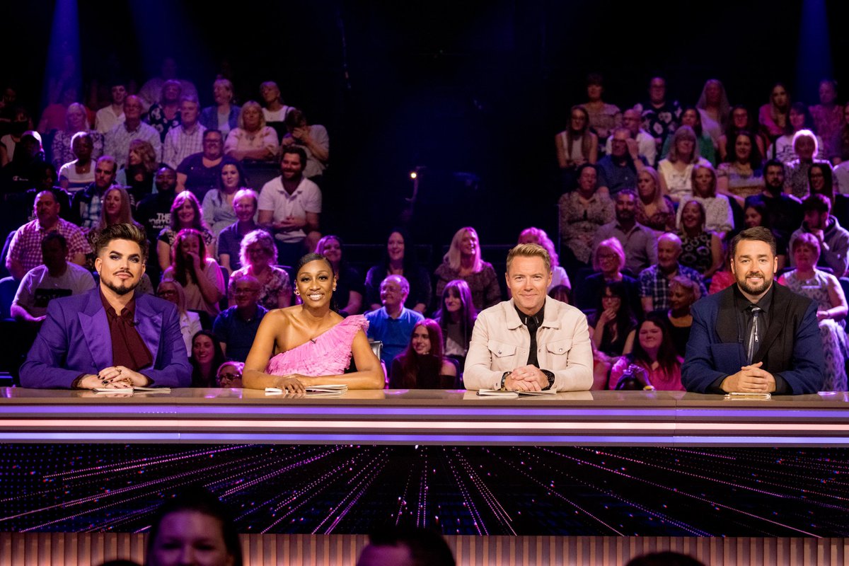 It’s Starstruck Saturday my luvs… ❤️ tune in to ITV tonight at 8.30pm for another fantastic show! More incredible talent performing as their idols! 💫

AND… theres an extra special performance… as I get to sing with my pal the lovely <a href="/adamlambert/">ADAM LAMBERT</a> it’s something very special ❤️