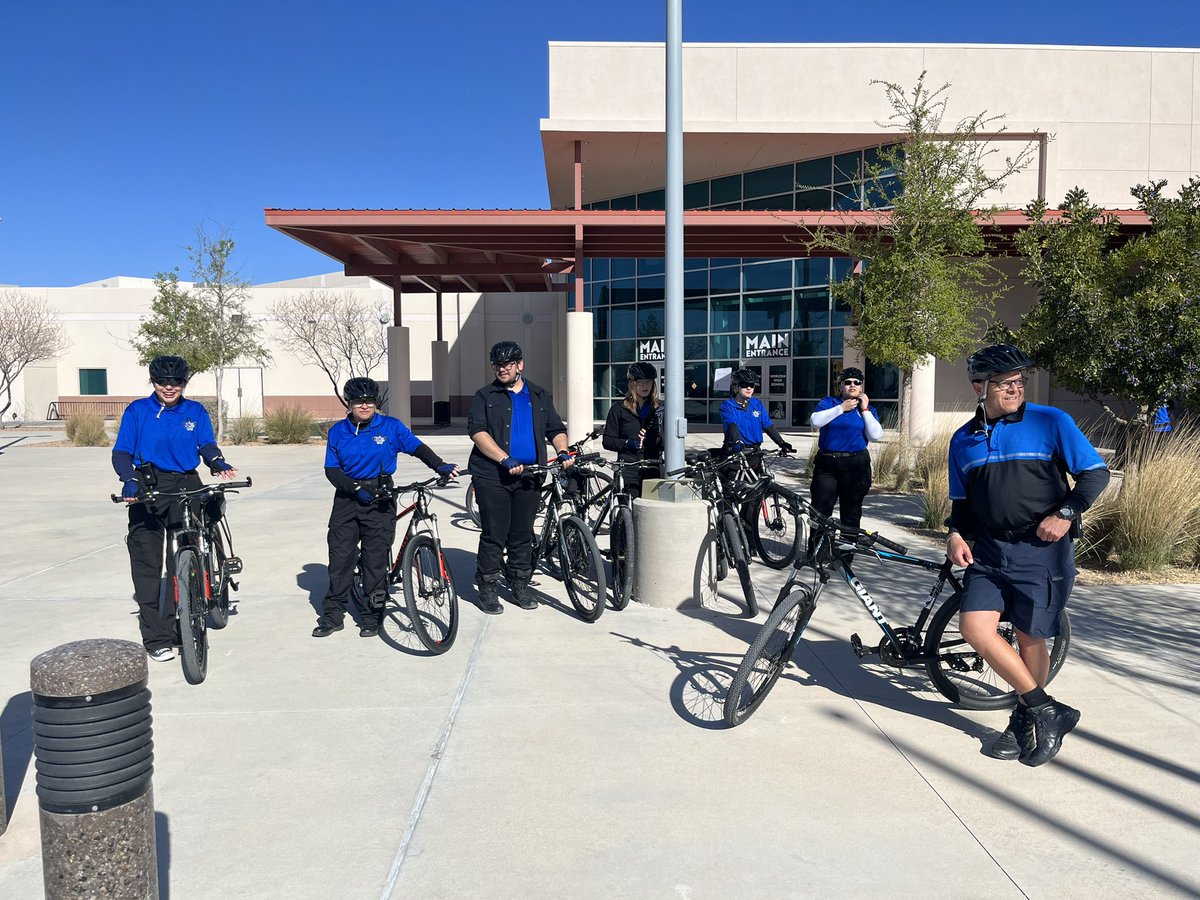 HHSLawEnfClub's tweet photo. The Horizon High School Law Enforcement Club was assisting with the 5K Run/ Clint ISD Health Fair today on campus. Great job Scorpions with supporting the local runners for this event. 🦂 #weareclintisd https://t.co/T7ZLrPaQgT