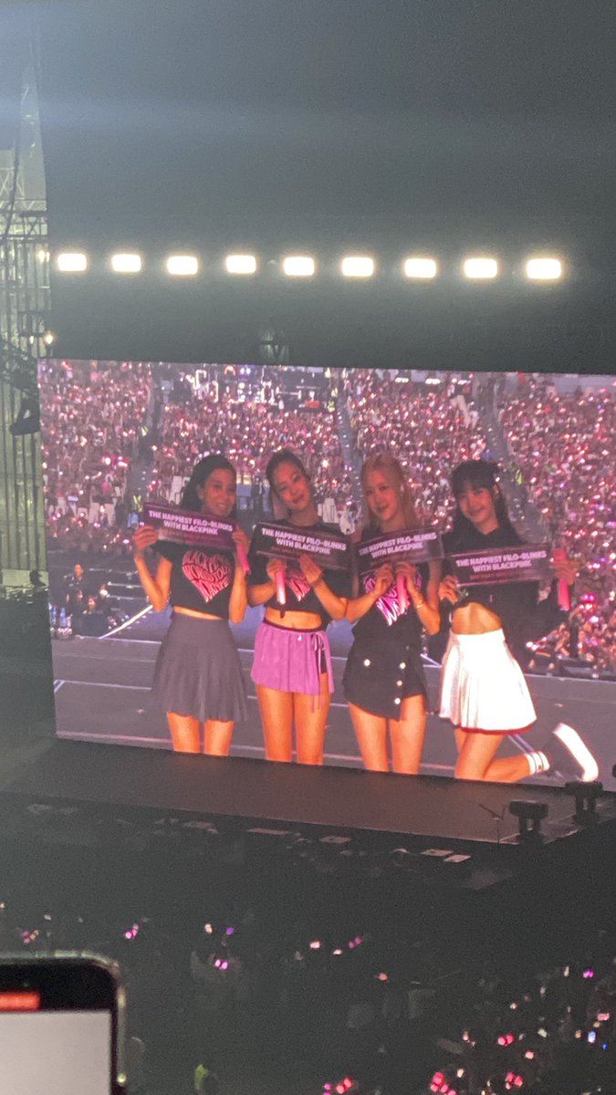 naaaarx's tweet photo. BLACKPINK 🫶🏻🥲🥹#BLACKPINKMANILA_BULACAN https://t.co/i9VJVOtSrY