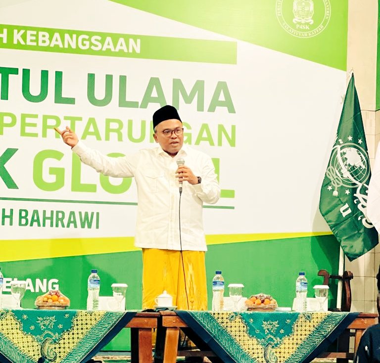 islah_bahrawi's tweet photo. Siapapun yg menunggangi agama sbg "gendam" politik akan sy lawan sekuat tenaga. Melawan kelompok pembual yg "ngedabrus" bhw mrk telah direstui langit utk menguasai bumi.
Ini modus penumpang gelap politik yg ongkosnya ingin dibebankan kpd Tuhan.
Modus lama yg selalu didaur ulang. https://t.co/IKFhDOrIra